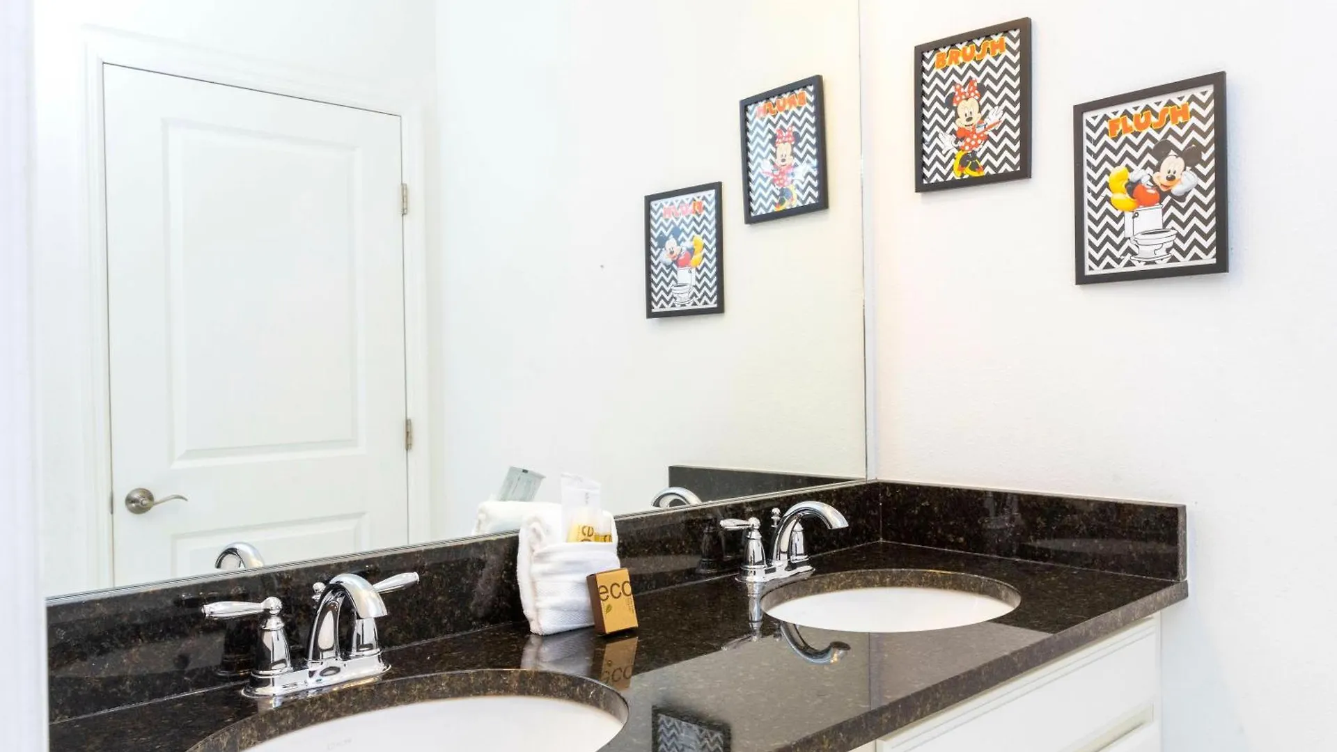 Beautiful Townhouse With Pool Close To Disney Davenport Semesterbostad