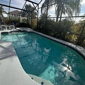 Holiday home Sweet 4 Bedroom 3 Bath Pool &, Davenport