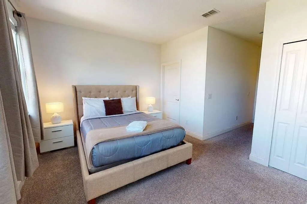 Beautiful Townhouse With Pool Close To Disney Davenport