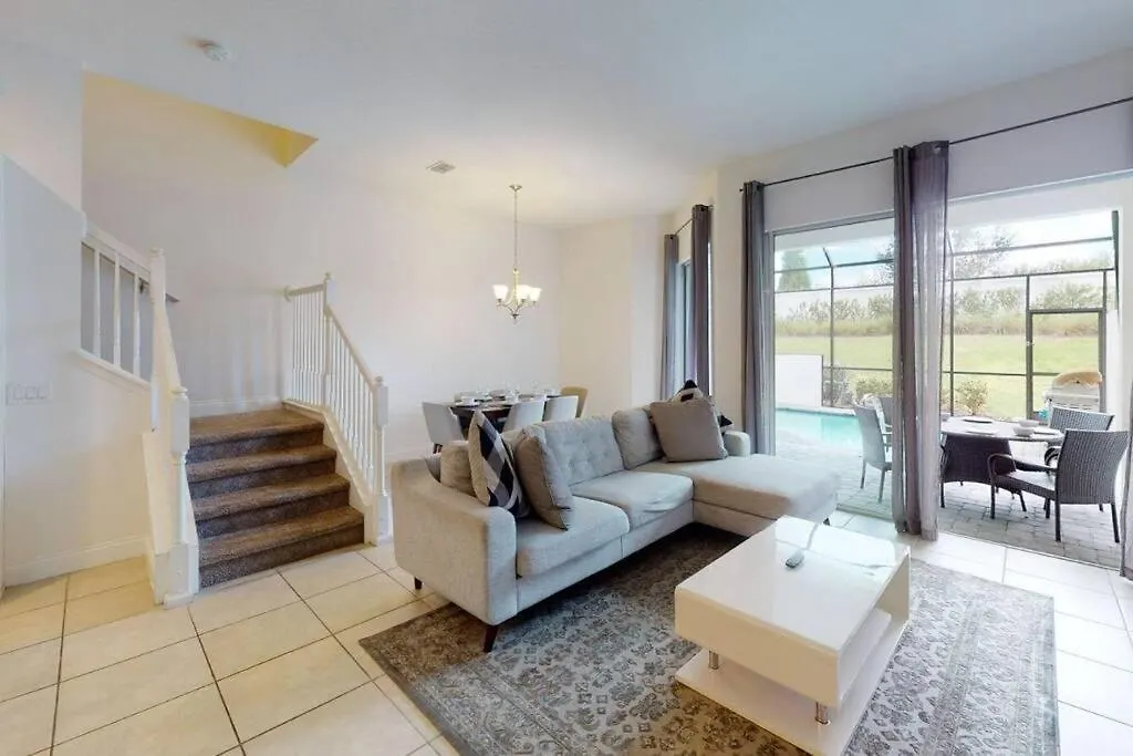 Hébergement de vacances Beautiful Townhouse With Pool Close To Disney Davenport