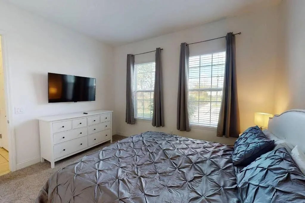 Beautiful Townhouse With Pool Close To Disney Davenport