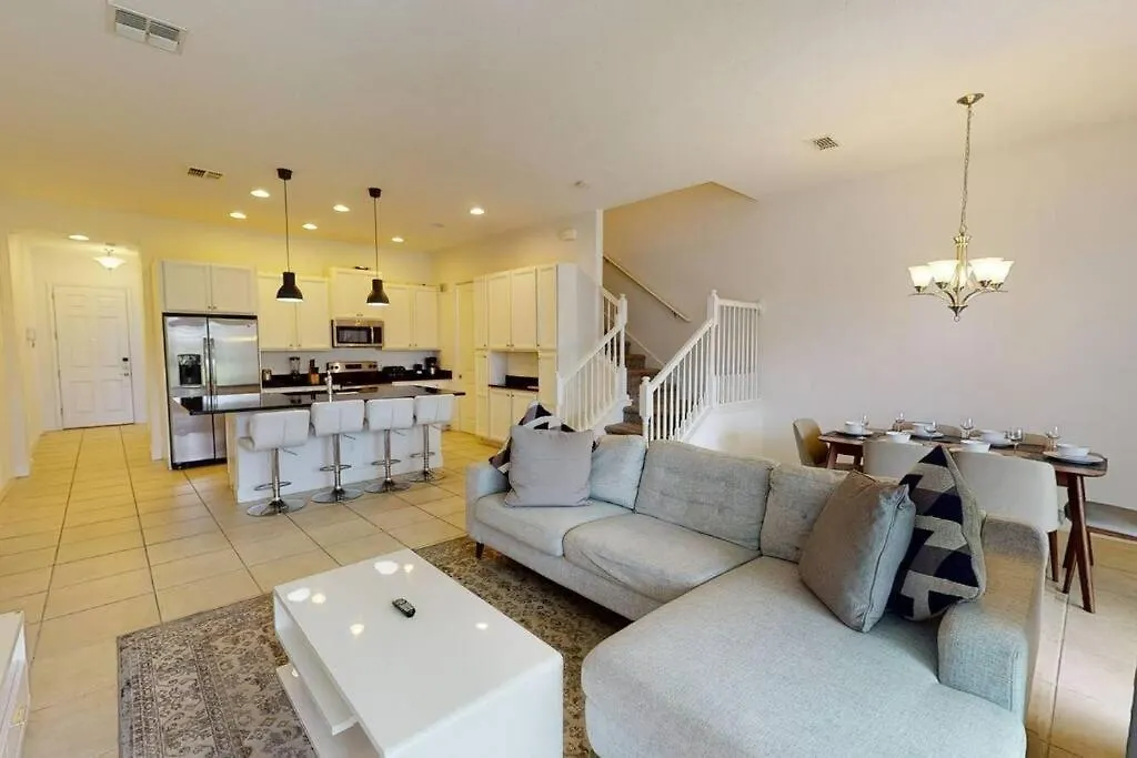 Hébergement de vacances Beautiful Townhouse With Pool Close To Disney Davenport États-Unis
