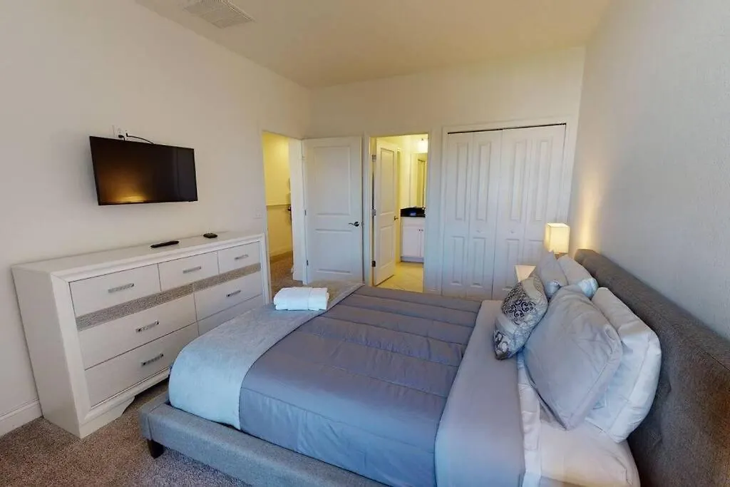 Hébergement de vacances Beautiful Townhouse With Pool Close To Disney Davenport