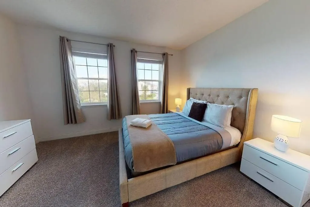 Beautiful Townhouse With Pool Close To Disney Davenport Holiday home