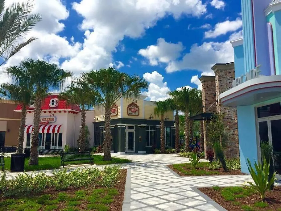 Beautiful Townhouse With Pool Close To Disney Davenport Holiday home