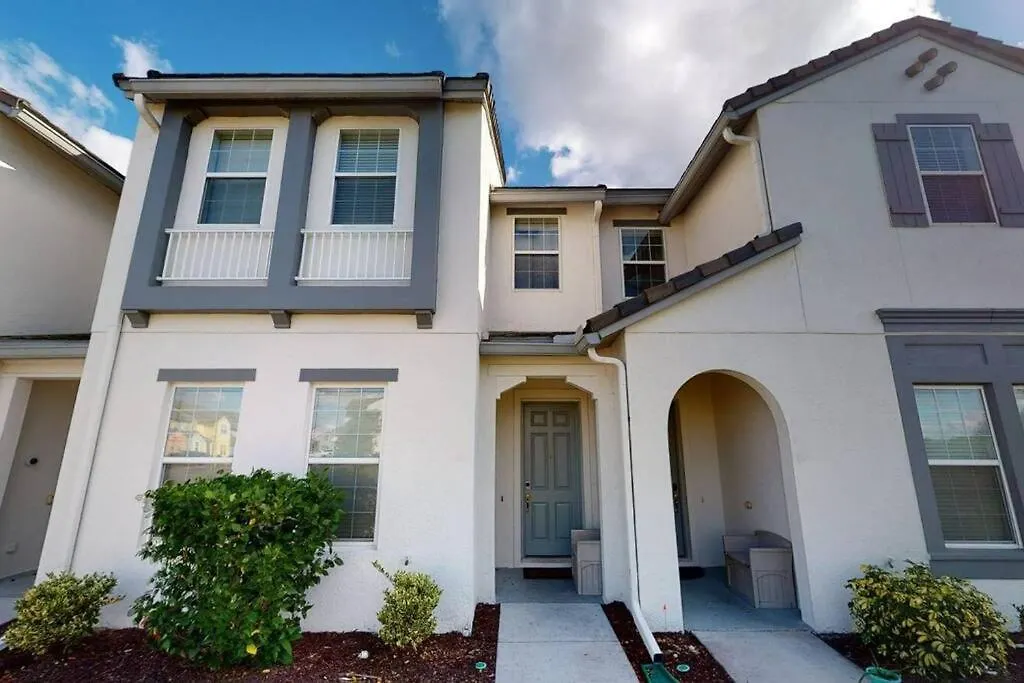 Hébergement de vacances Beautiful Townhouse With Pool Close To Disney Davenport États-Unis