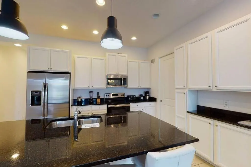 Hébergement de vacances Beautiful Townhouse With Pool Close To Disney Davenport États-Unis