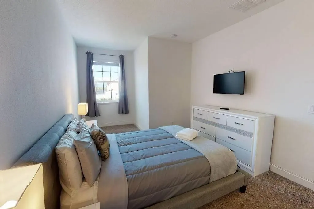 Beautiful Townhouse With Pool Close To Disney Davenport