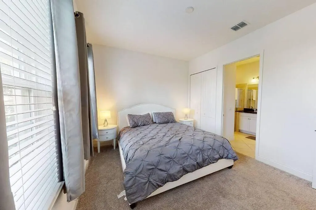 Hébergement de vacances Beautiful Townhouse With Pool Close To Disney Davenport
