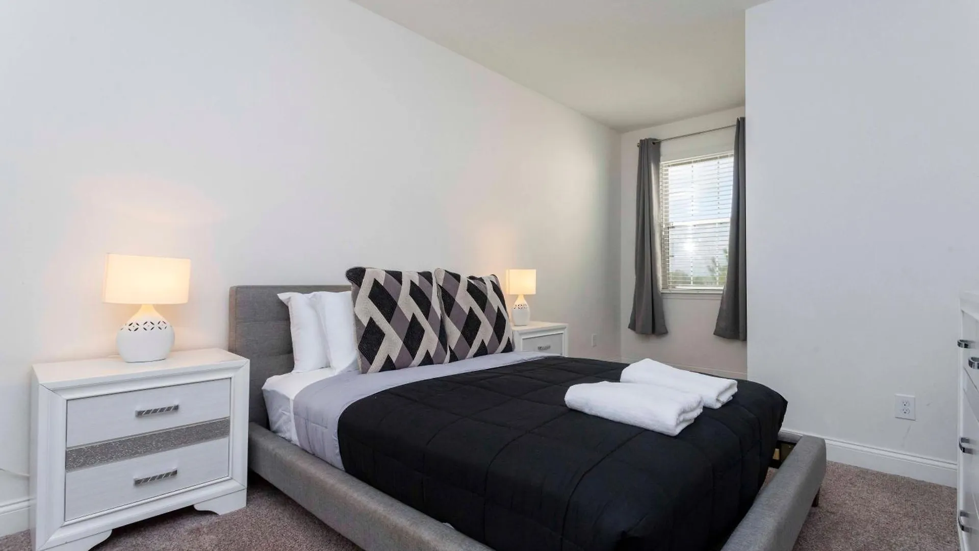 Beautiful Townhouse With Pool Close To Disney Davenport Holiday home